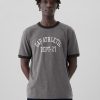 Atletisk logotyp grafisk T-shirt