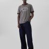 Atletisk logotyp grafisk T-shirt
