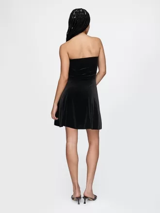 Axelbandslös sammets miniklänning