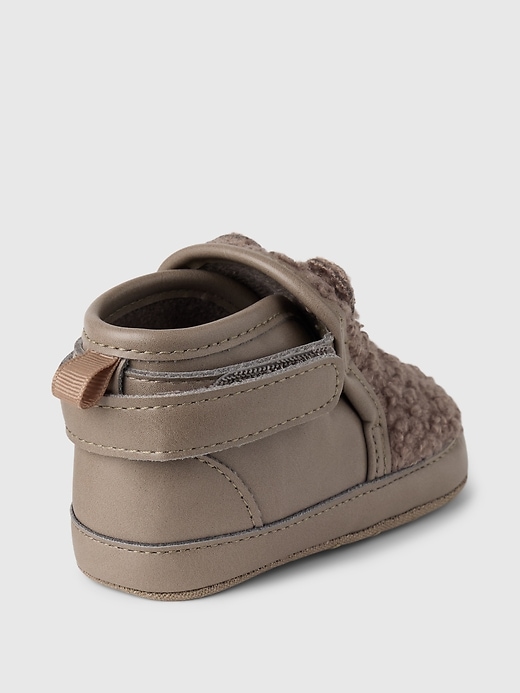 Baby sherpa Bear tossor Baby sherpa Bear tossor