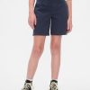 Bermudashorts för barn med medelhöga uniformer
