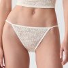 Blommig spetsbikini