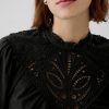 Broderad Eyelet Top
