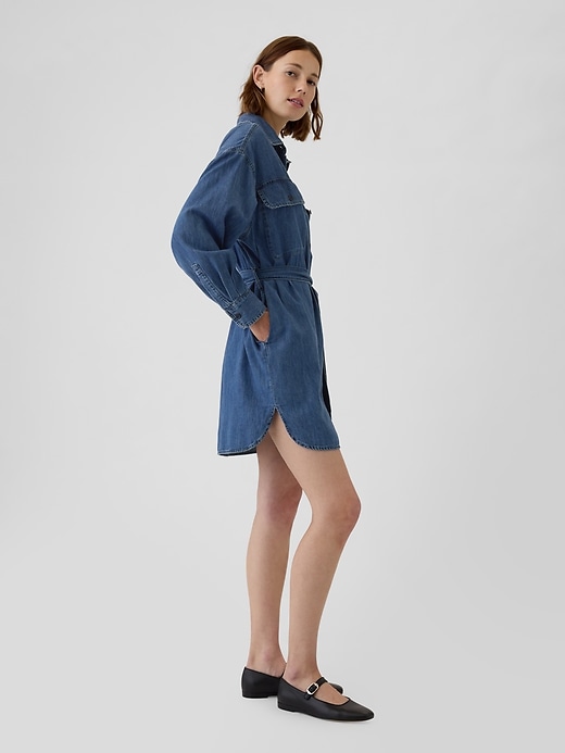 Denim miniskjortklänning med bälte Denim miniskjortklänning med bälte