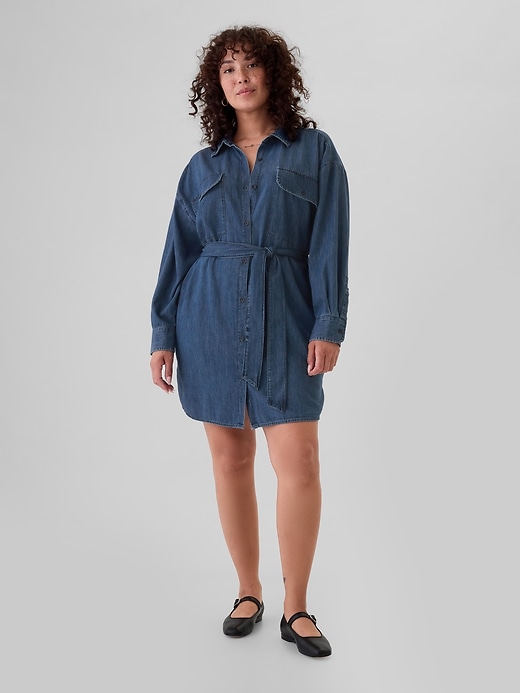 Denim miniskjortklänning med bälte Denim miniskjortklänning med bälte