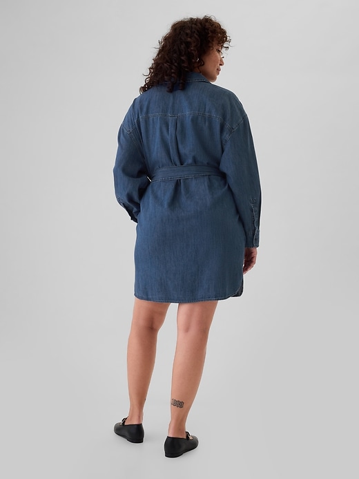 Denim miniskjortklänning med bälte Denim miniskjortklänning med bälte