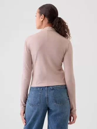 Fjäderlätt turtleneck-topp