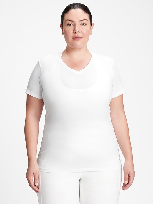 GapFit Breathe T-shirt med V-ringad GapFit Breathe T-shirt med V-ringad
