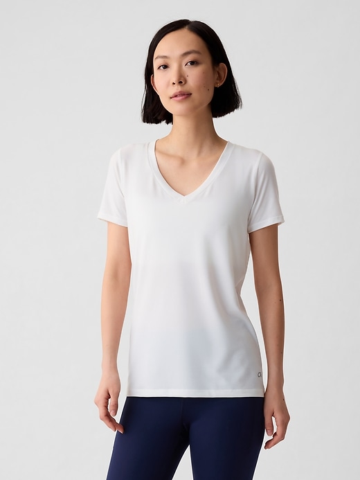 GapFit Breathe T-shirt med V-ringad GapFit Breathe T-shirt med V-ringad