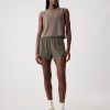 GapFit Mid Rise Dolphin löparshorts