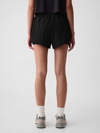 GapFit Mid Rise Dolphin löparshorts