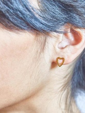 Gold Heart Outline Stud örhängen