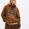Huvtröja med GAP × DAP-logotyp