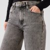 Jeans med vida ben med hög resning Jeans med vida ben med hög resning