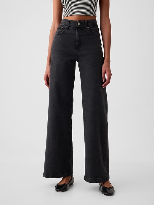 Jeans med vida ben med hög resning Jeans med vida ben med hög resning