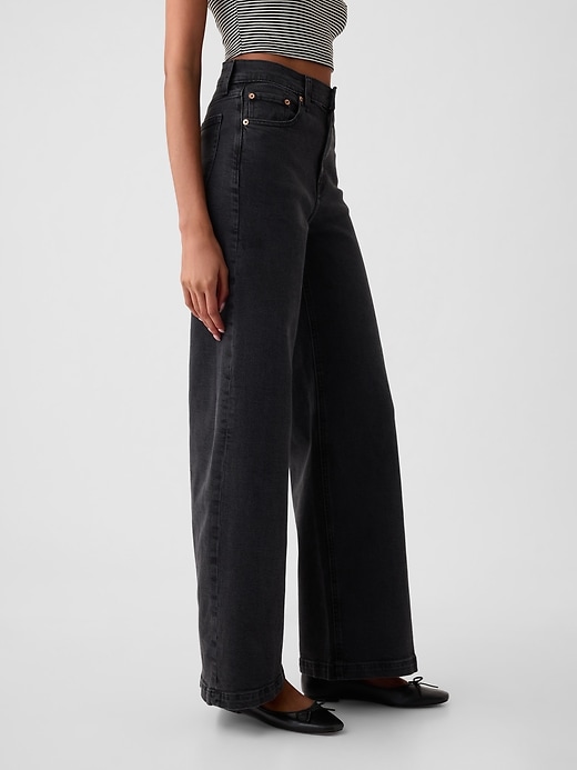 Jeans med vida ben med hög resning Jeans med vida ben med hög resning