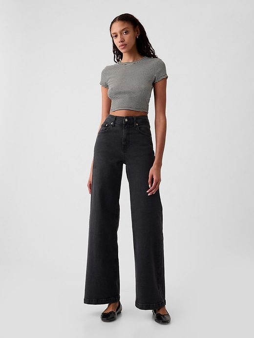 Jeans med vida ben med hög resning Jeans med vida ben med hög resning