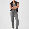 Joggingbyxor från GapFit lättviktsborstad jersey Joggingbyxor från GapFit lättviktsborstad jersey