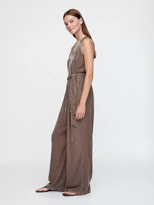 Jumpsuit med V-ringad sammet Jumpsuit med V-ringad sammet