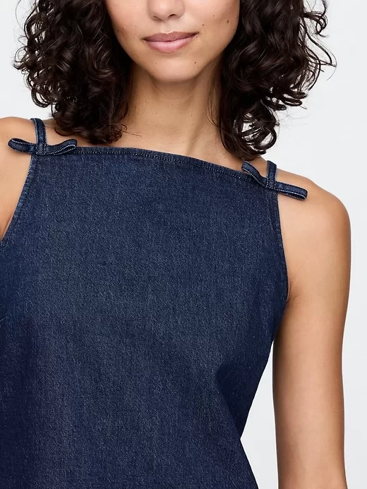 Miniklänning i denim med fyrkantig hals Miniklänning i denim med fyrkantig hals