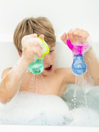 Mobi Little Whale Aquamarine bubbelbadpulver och badleksakspaket