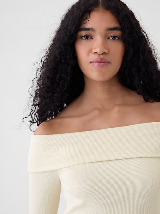 Modern Rib Off-Soulder Cropped Top Modern Rib Off-Soulder Cropped Top