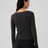 Modern T-shirt med ribborad båthals Modern T-shirt med ribborad båthals