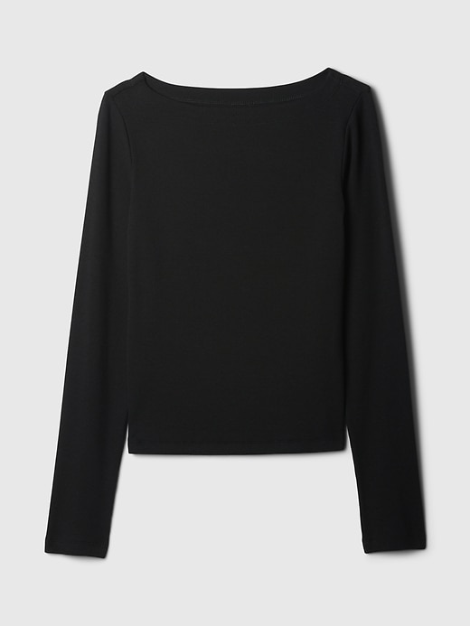Modern T-shirt med ribborad båthals Modern T-shirt med ribborad båthals