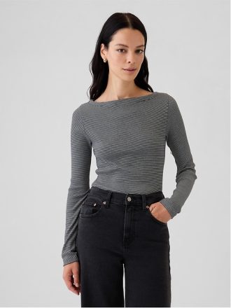 Modern T-shirt med ribborad båthals