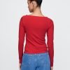 Modern T-shirt med ribborad båthals Modern T-shirt med ribborad båthals