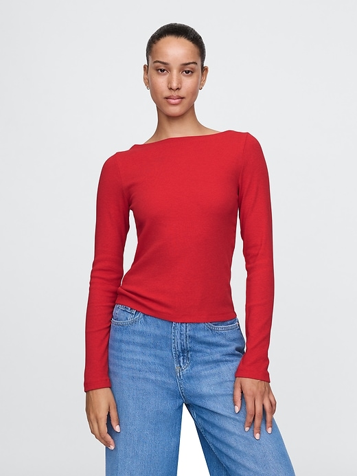 Modern T-shirt med ribborad båthals Modern T-shirt med ribborad båthals