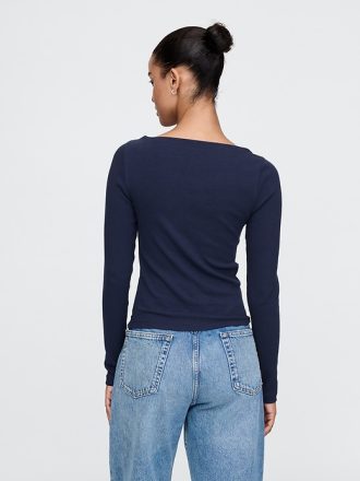 Modern T-shirt med ribborad båthals