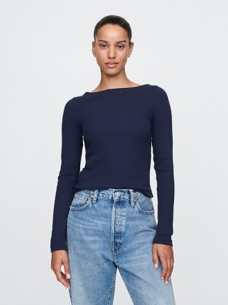 Modern T-shirt med ribborad båthals
