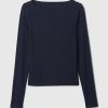 Modern T-shirt med ribborad båthals Modern T-shirt med ribborad båthals