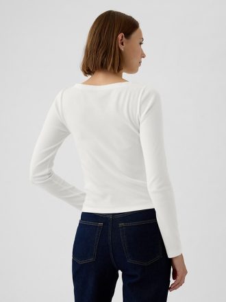 Modern T-shirt med ribborad båthals