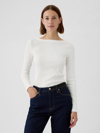 Modern T-shirt med ribborad båthals