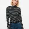 Modern T-shirt med tratthalsad ribba Modern T-shirt med tratthalsad ribba