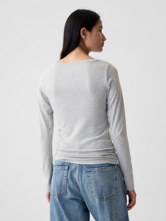Modern V-ringad T-shirt