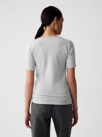 Modern V-ringad T-shirt