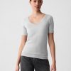Modern V-ringad T-shirt