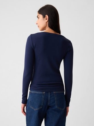Modern V-ringad T-shirt