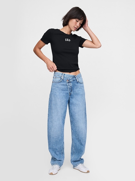 Modern beskuren logotyp T-shirt Modern beskuren logotyp T-shirt