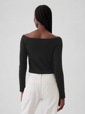 Modern beskuren off-shoulder T-shirt