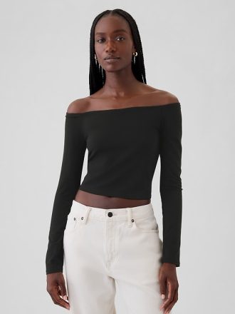Modern beskuren off-shoulder T-shirt
