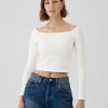 Modern beskuren off-shoulder T-shirt Modern beskuren off-shoulder T-shirt