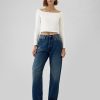 Modern beskuren off-shoulder T-shirt Modern beskuren off-shoulder T-shirt