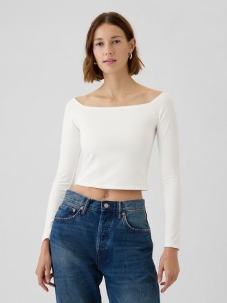 Modern beskuren off-shoulder T-shirt