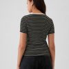 Modern ribborad T-shirt Modern ribborad T-shirt