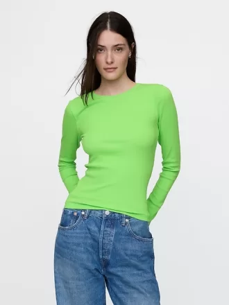 Modern ribborad T-shirt