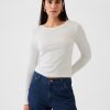 Modern ribborad T-shirt